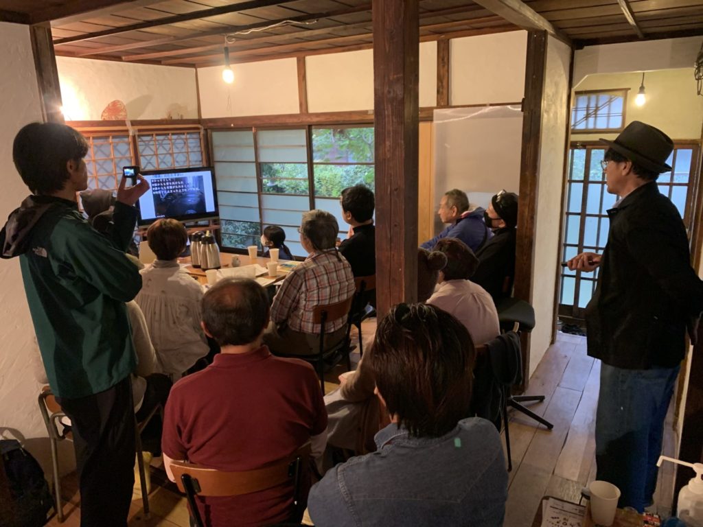 Gathering at Nakano Himitsukichi after the tour