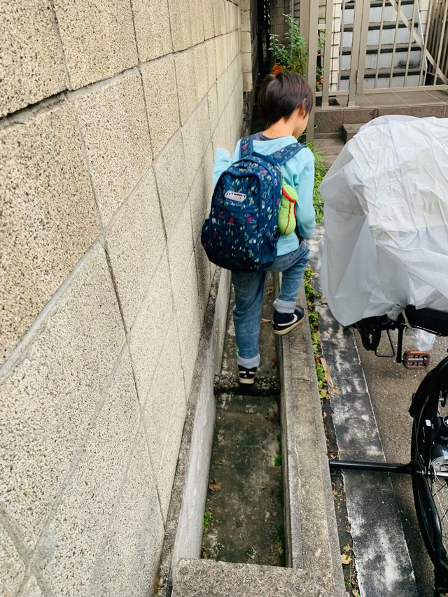 Walking and imagining the former river